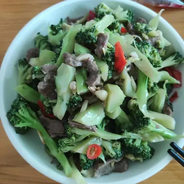 西兰花炒牛肉