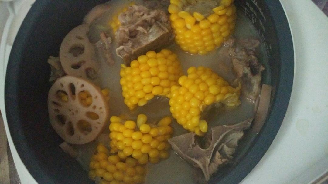 莲藕玉米排骨汤