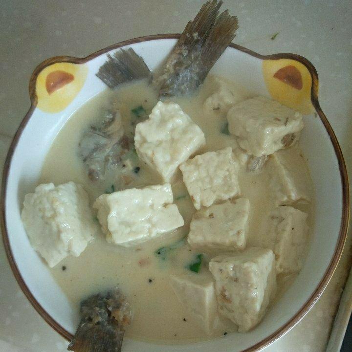 鲫鱼豆腐汤