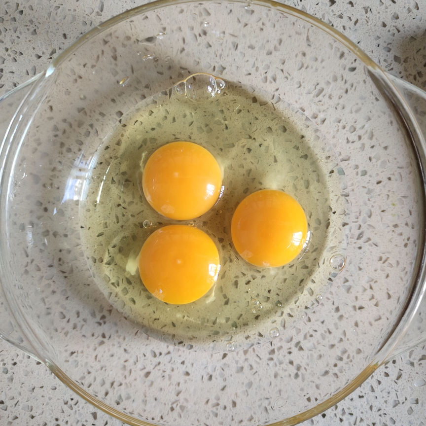 春韭蒸蛋（换个方法吃蒸蛋）的做法 步骤2
