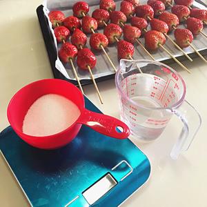 草莓冰糖葫芦的做法 步骤5