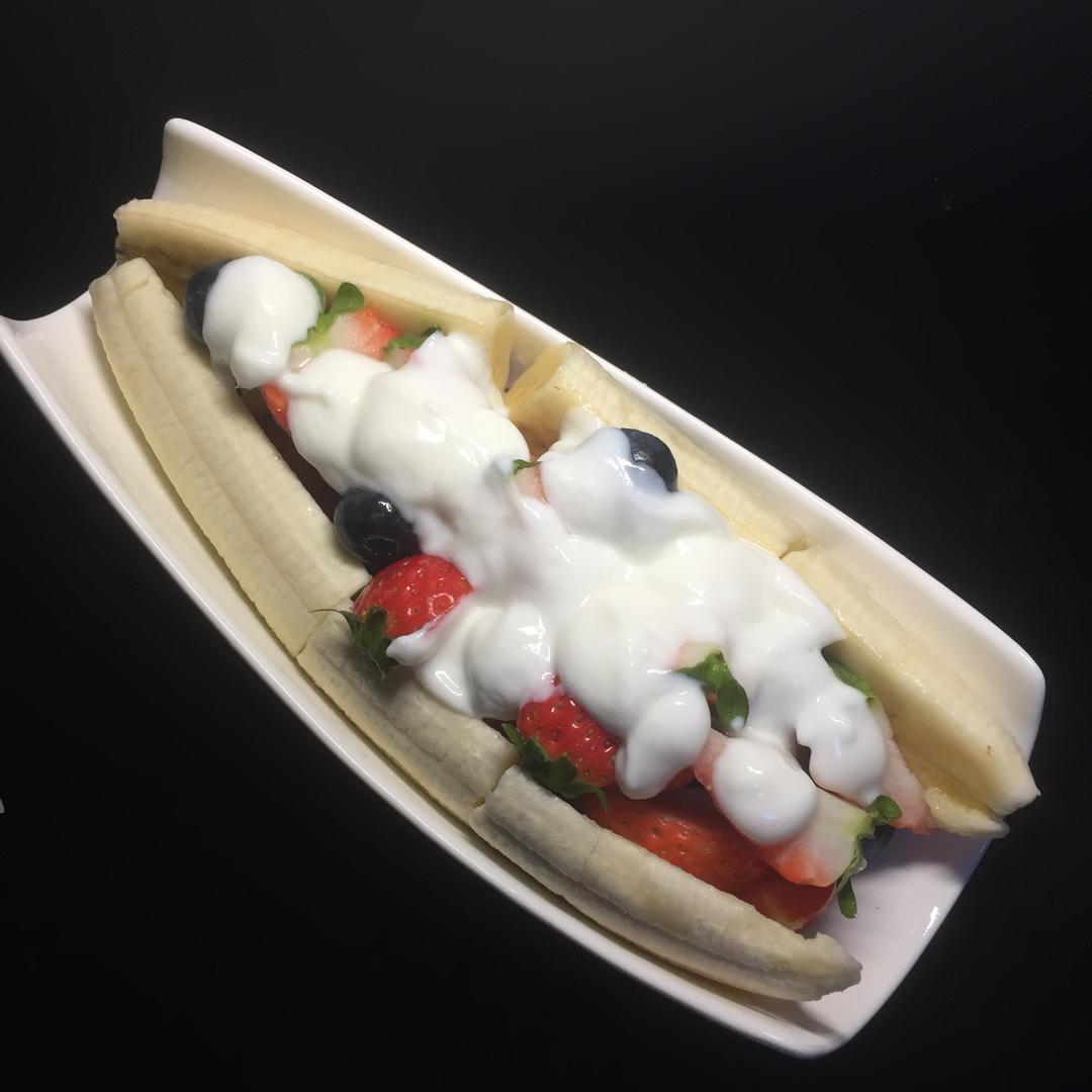 水果酸奶香蕉船