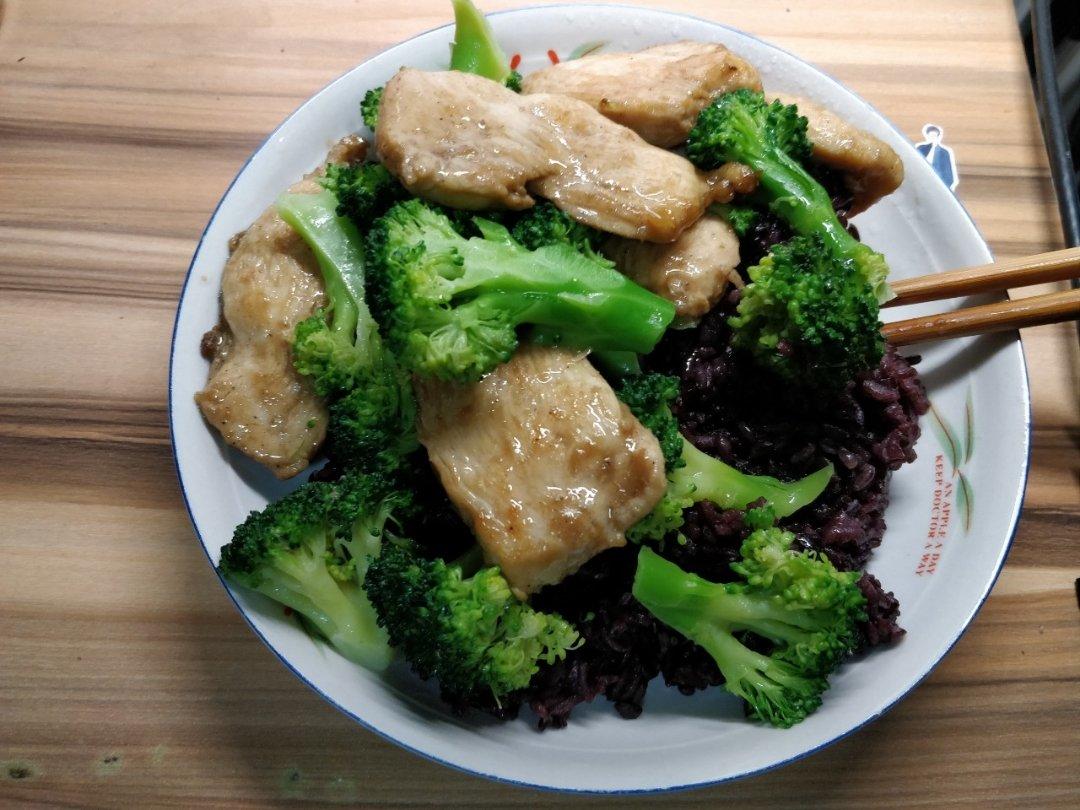 蒜蓉西兰花+嫩嫩有汁水煎鸡胸肉