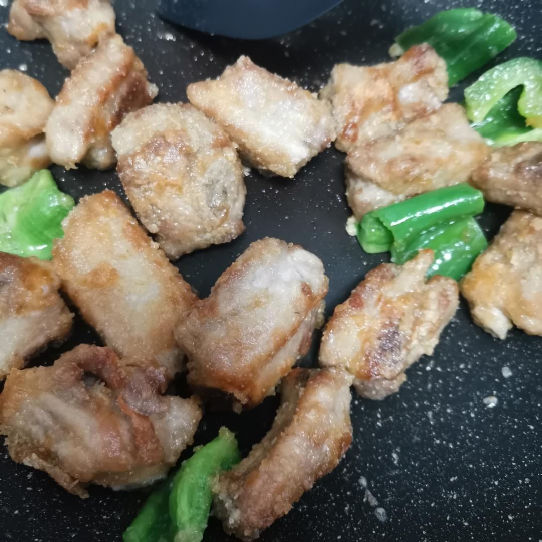 双椒煎排骨