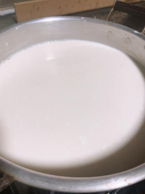 自制奶酪消灭过期牛奶好方法的做法 步骤2