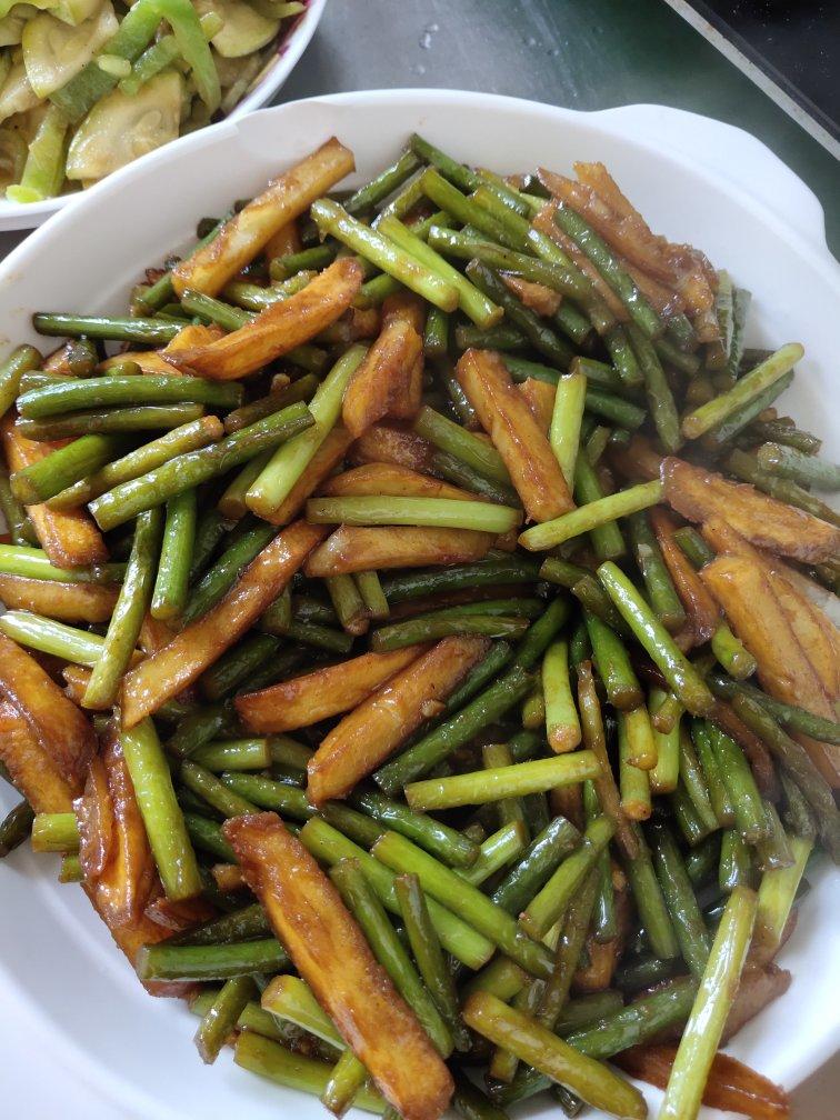 蒜薹炒土豆条