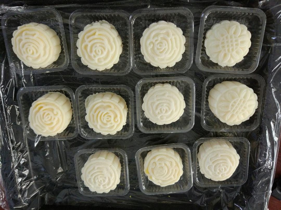 芒果芝士冰皮月饼