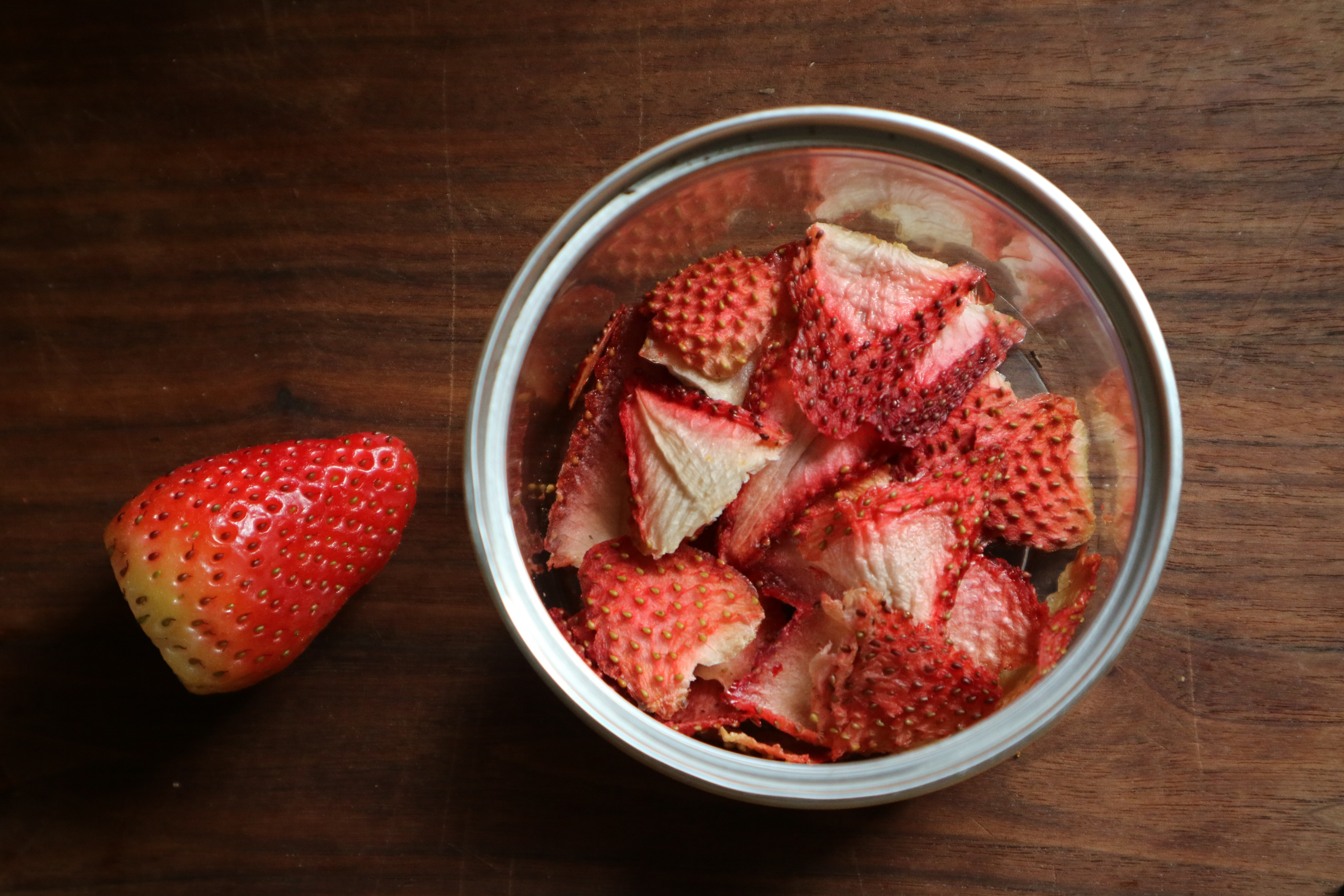 纯净的草莓干
