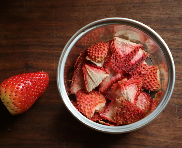 纯净的草莓干的做法