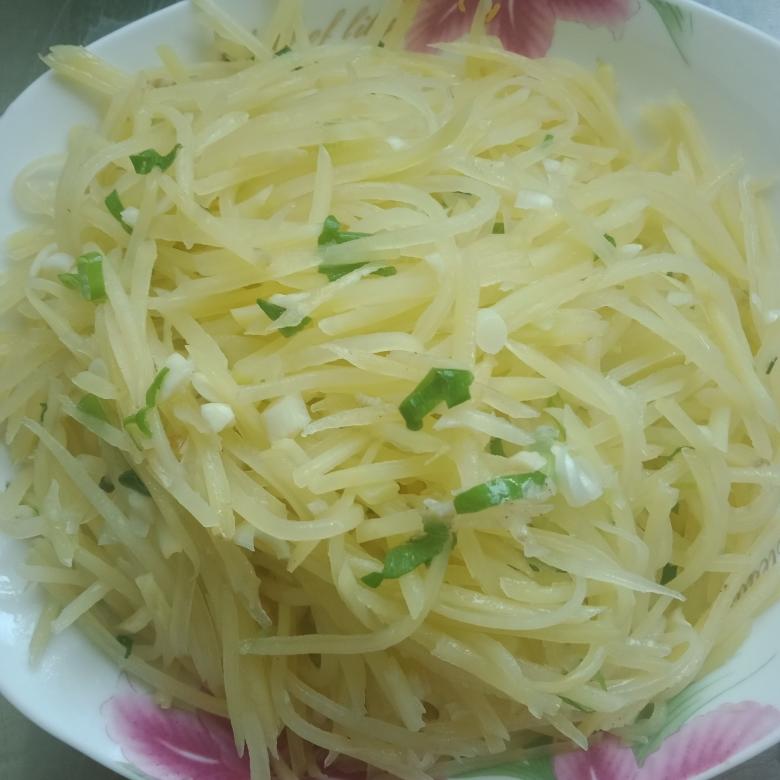 超级简单的蒜香醋溜土豆丝