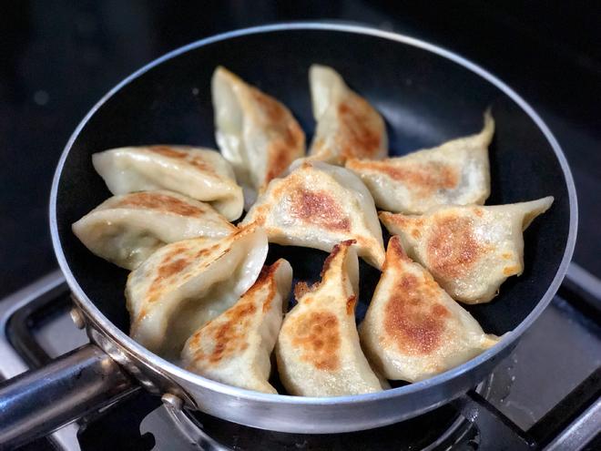 煎饺（速冻饺子）的做法