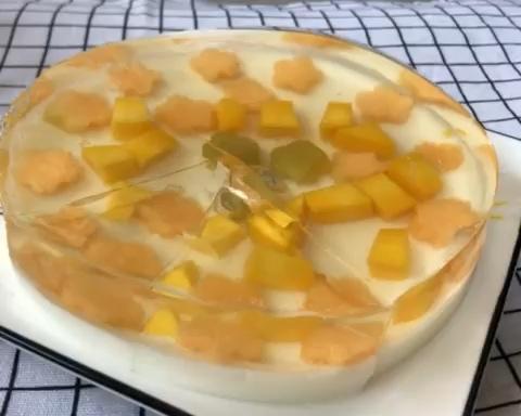 自己在家做水果果冻蛋糕，只需要三种食材，简单又好吃