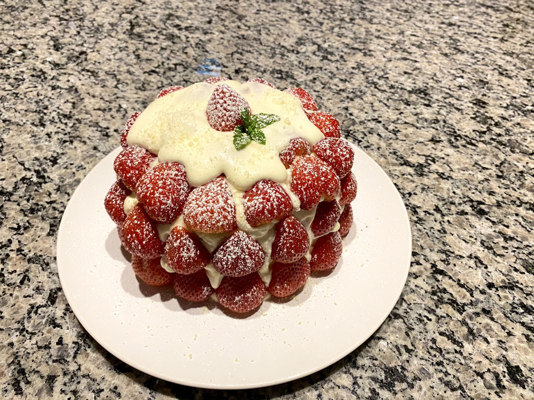 曼食慢语丨草莓芝士雪山蛋糕