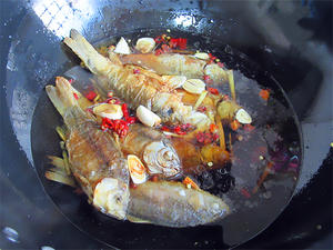 黄金小鱼锅贴的做法 步骤9