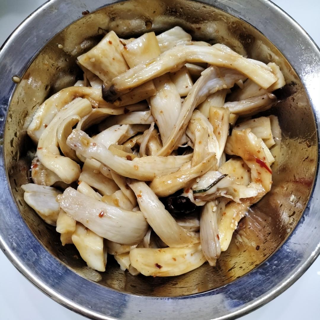 比肉还好吃的【手撕凉拌杏鲍菇】，上桌扫光光