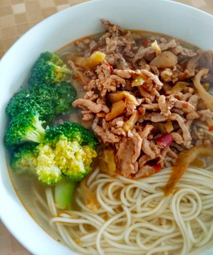 香辣榨菜肉丝面