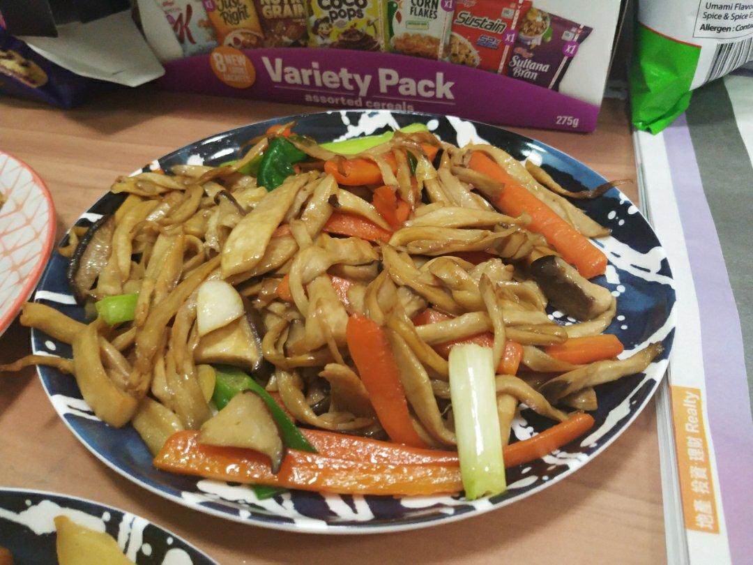 手撕鸡腿菇