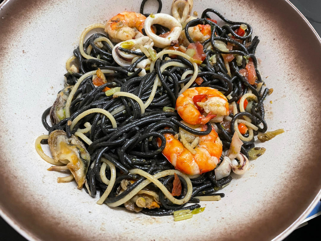 【食材包操作说明】蒜香虾汁墨鱼面
