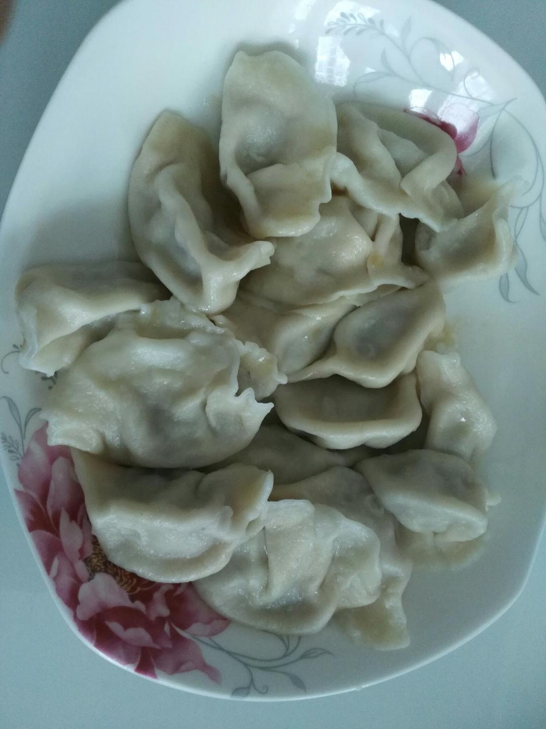 芹菜牛肉水饺