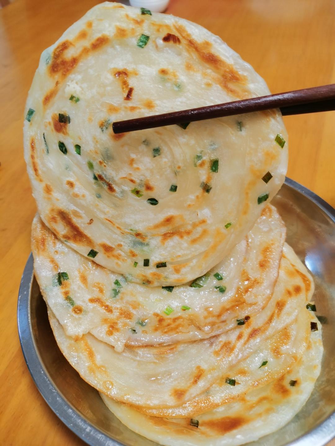 家常葱油饼 柔软多层 凉了也不硬 附细节视频详解