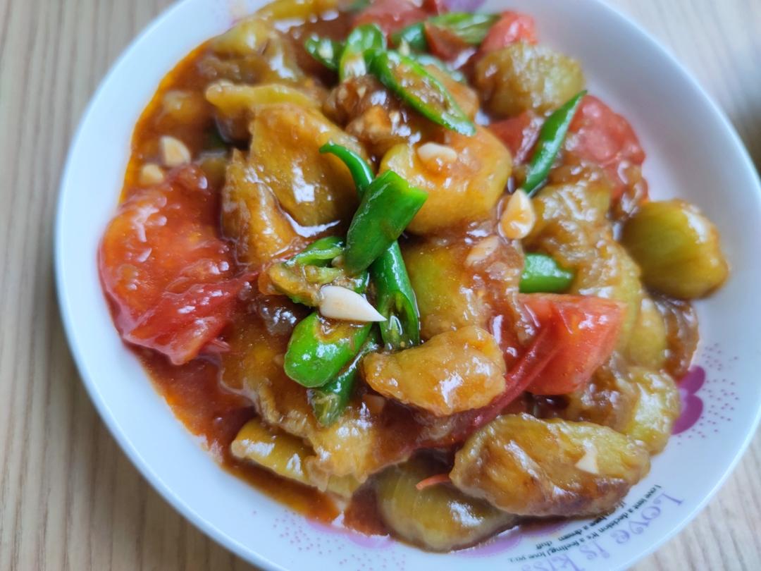 红烧茄子（佐西红柿尖椒）