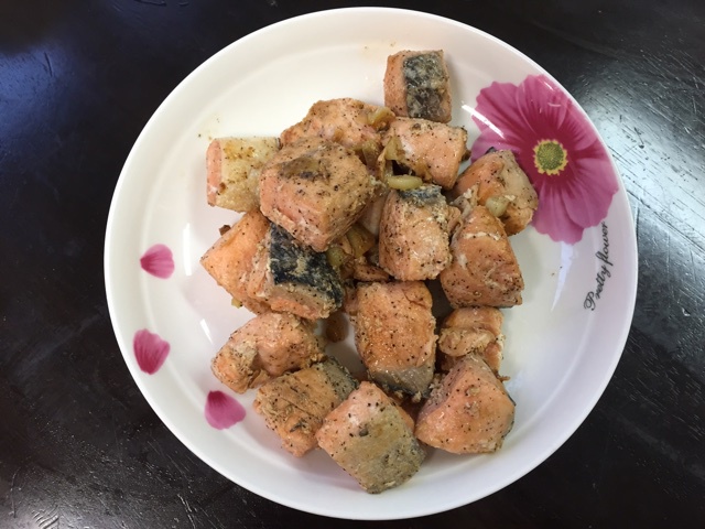 香煎三文鱼（蒜香口味）