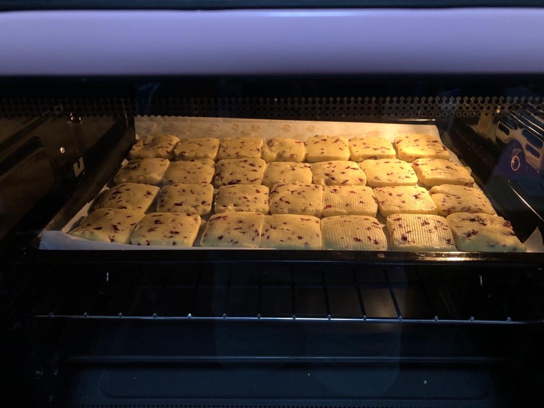 奶香浓郁酸甜酥脆的蔓越莓黄油曲奇