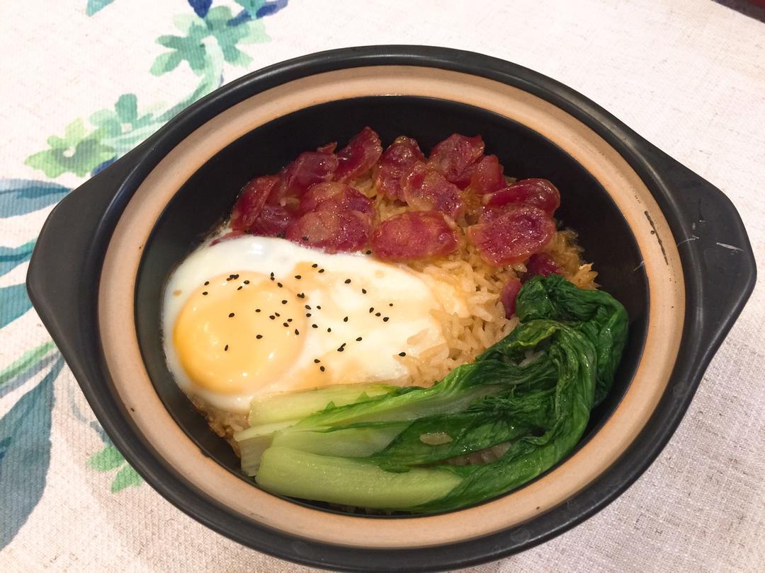 广式腊味煲仔饭