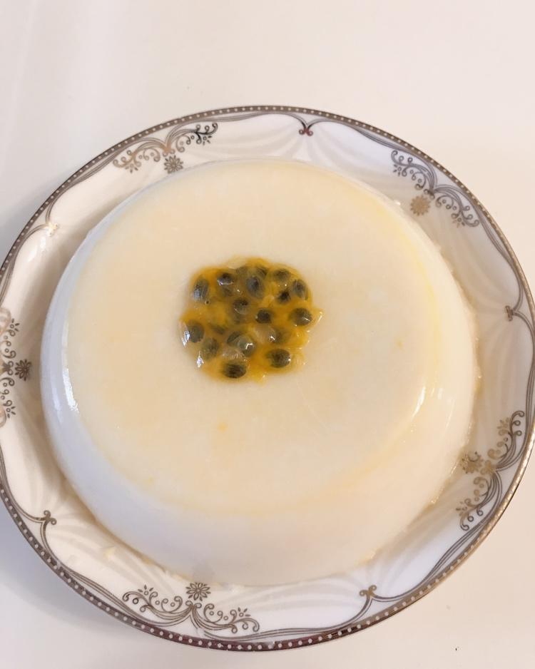 百香果酸奶意式奶冻<Passionfruit Yogurt Panna Cotta>