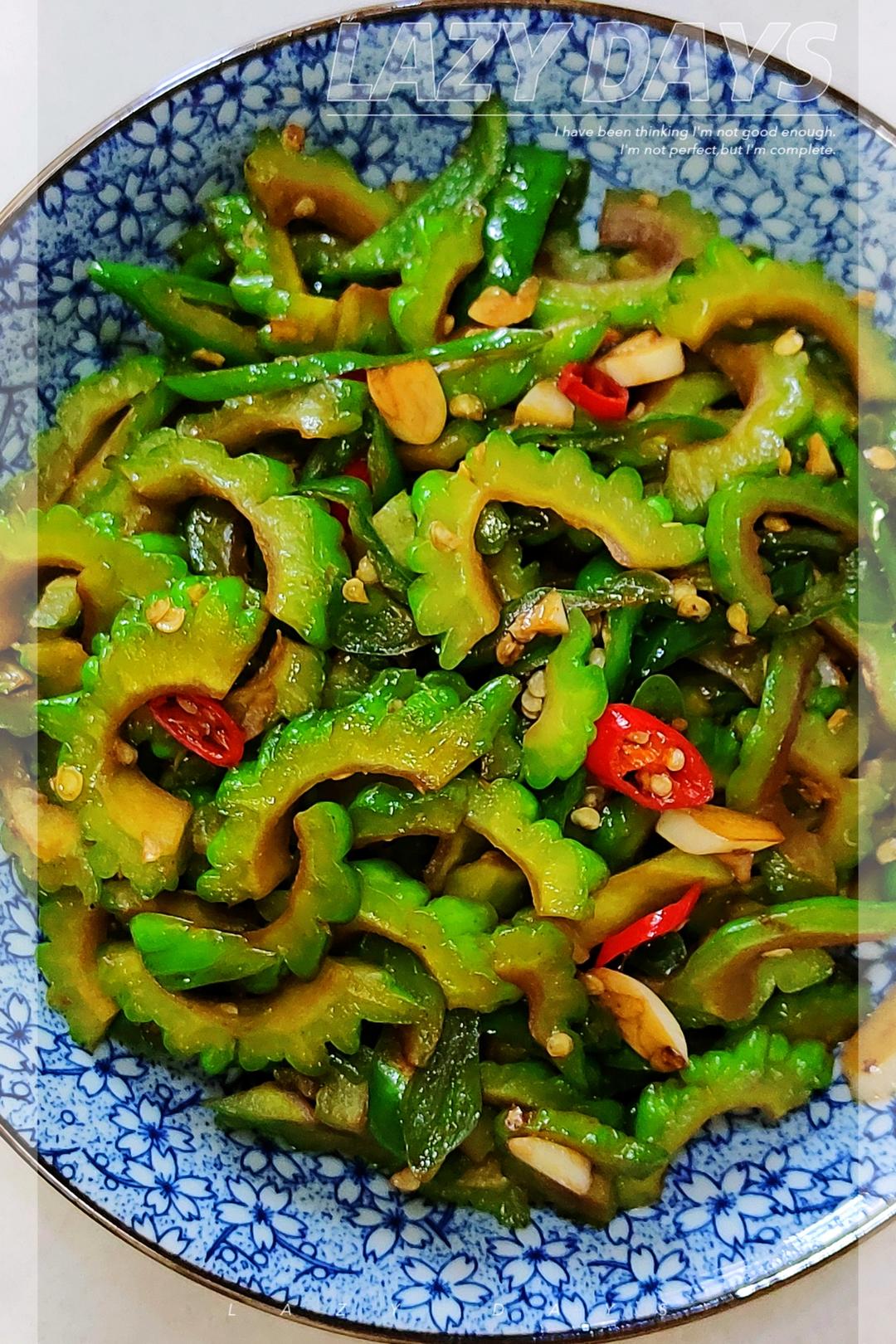 夏天最爱青椒炒苦瓜