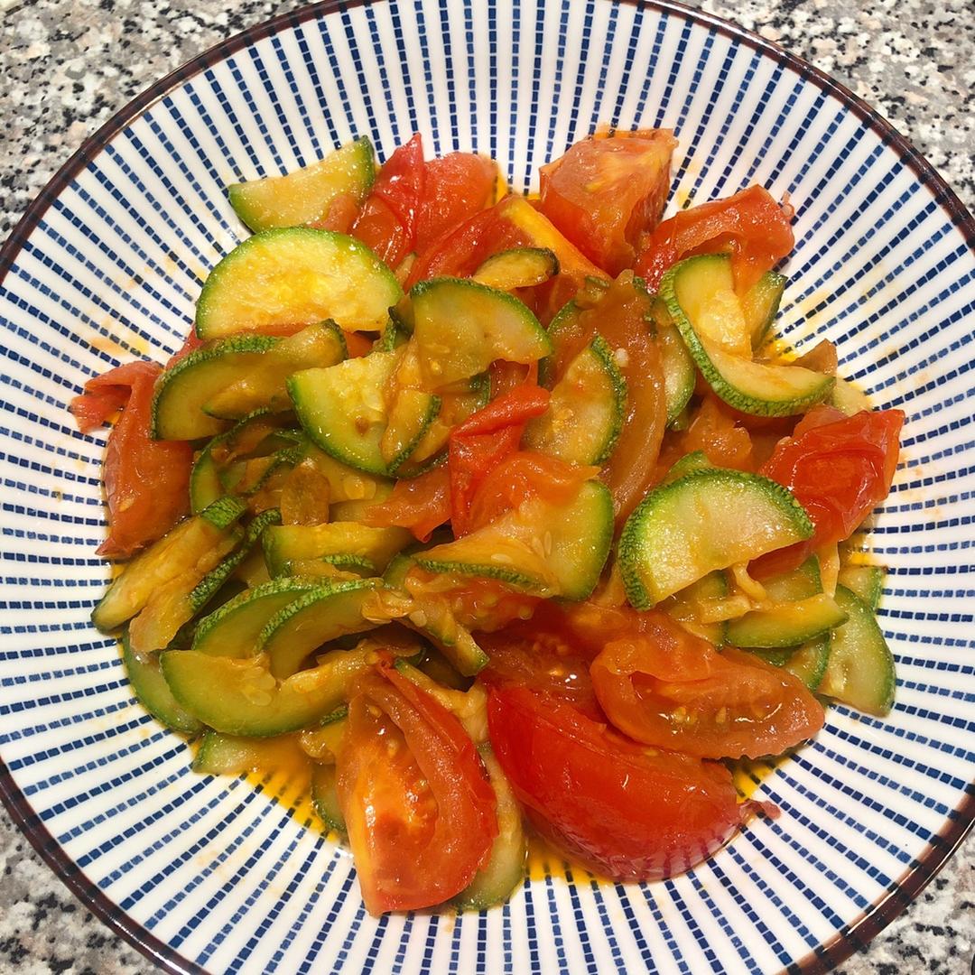 西红柿炒西葫芦