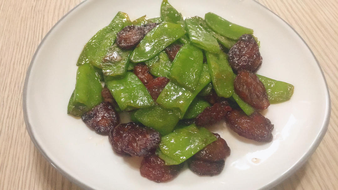 腊肠炒荷兰豆