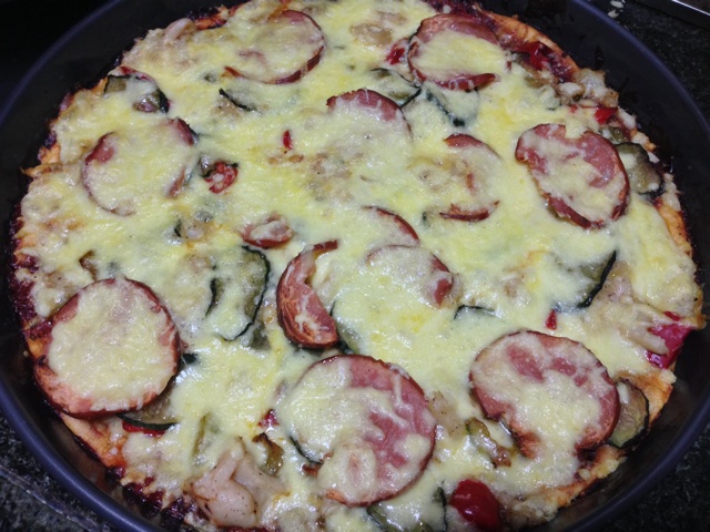 薄饼脆皮火腿pizza