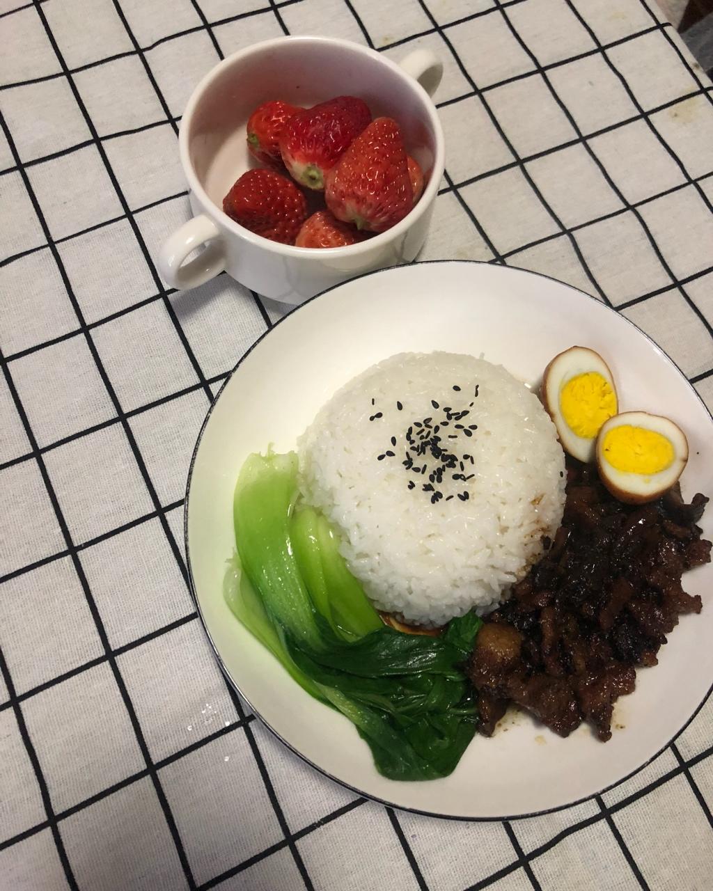 洋葱酥卤肉饭