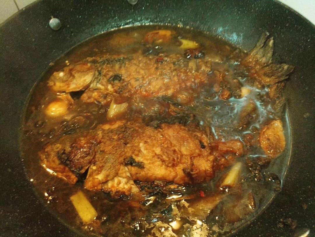 铁锅炖鱼的做法
