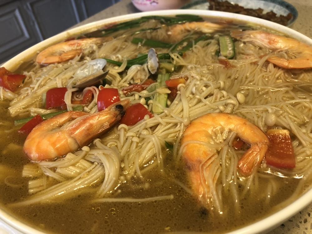 花甲粉丝炒金针菇