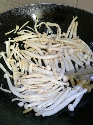 素烧海鲜菇的做法 步骤1