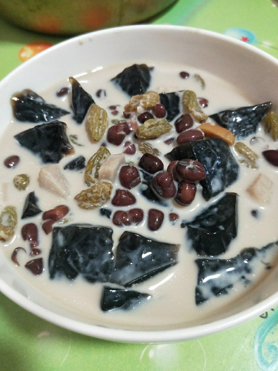 枺莘做的牛奶烧仙草