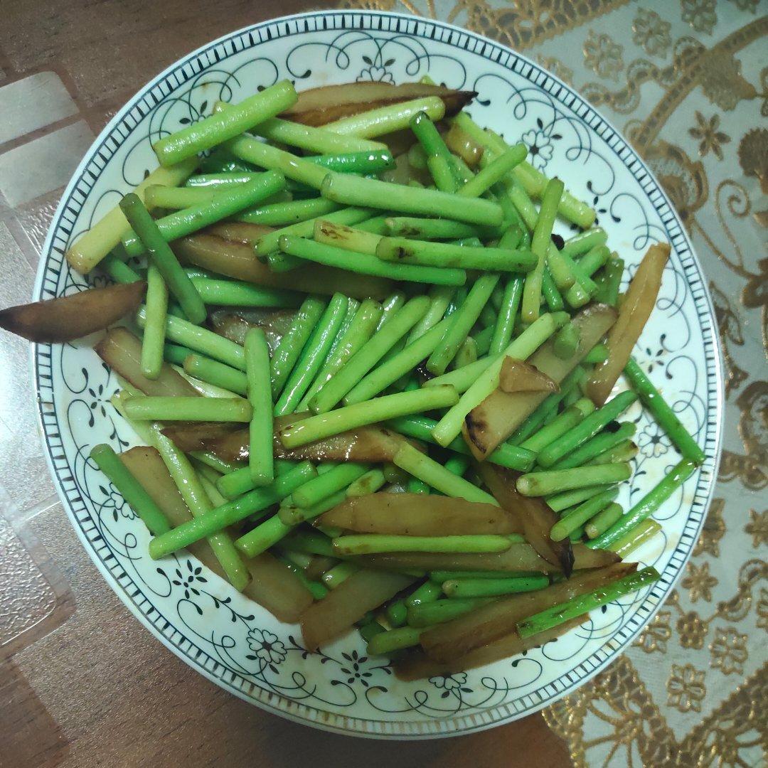 蒜薹炒土豆条