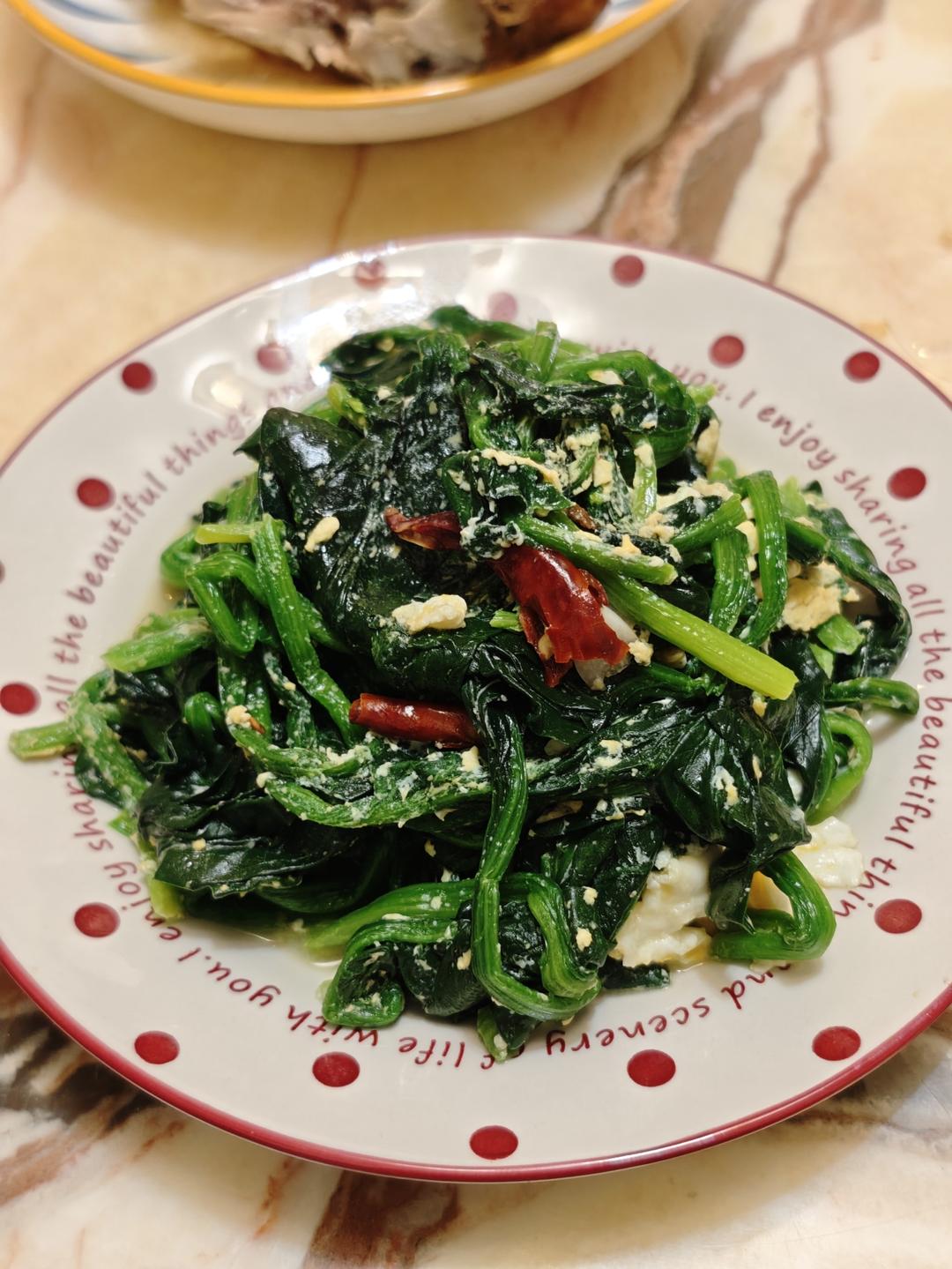 菠菜炒鸡蛋