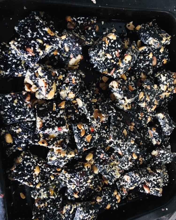 枸杞核桃花生黑芝麻片