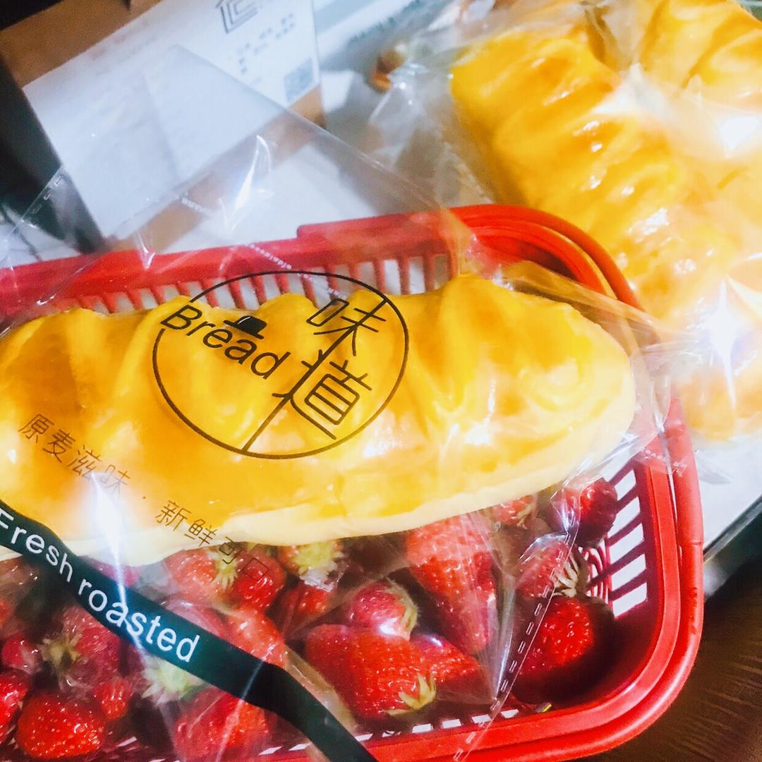 面包房里最受欢迎的毛毛虫面包