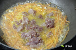 湘食记|胡萝卜廋肉汤的做法 步骤5