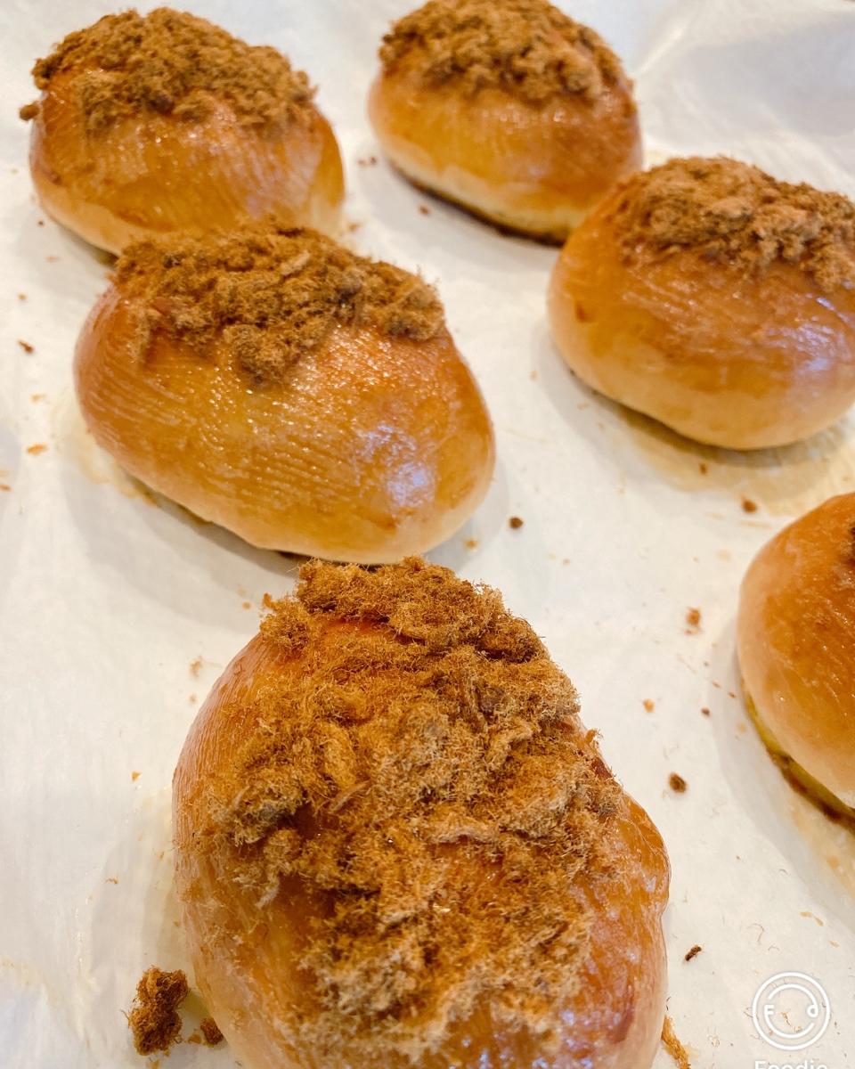 里松外松肉松面包