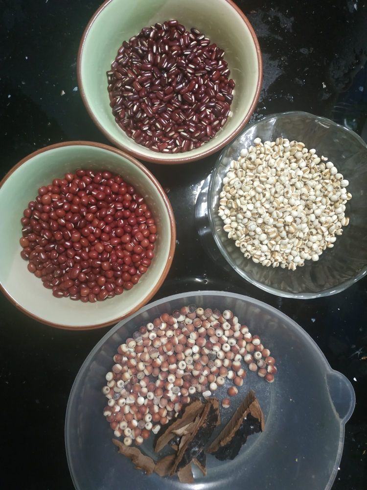 红豆薏米祛湿茶的做法
