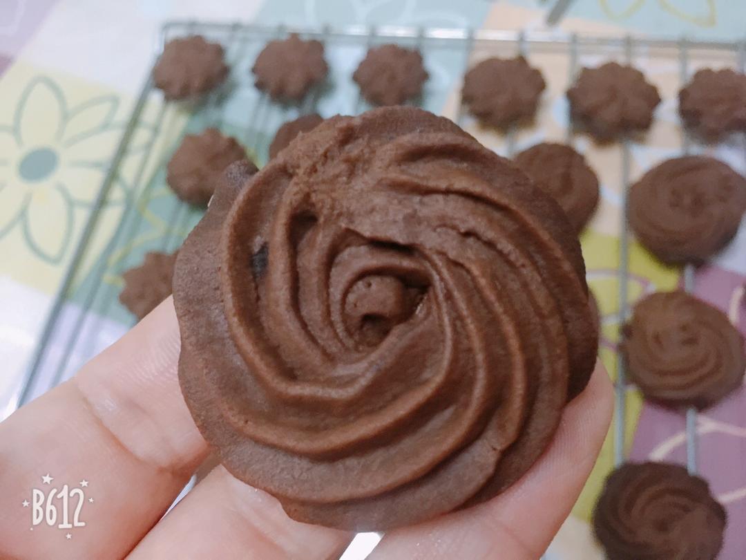 挤花毫无压力的巧克力曲奇