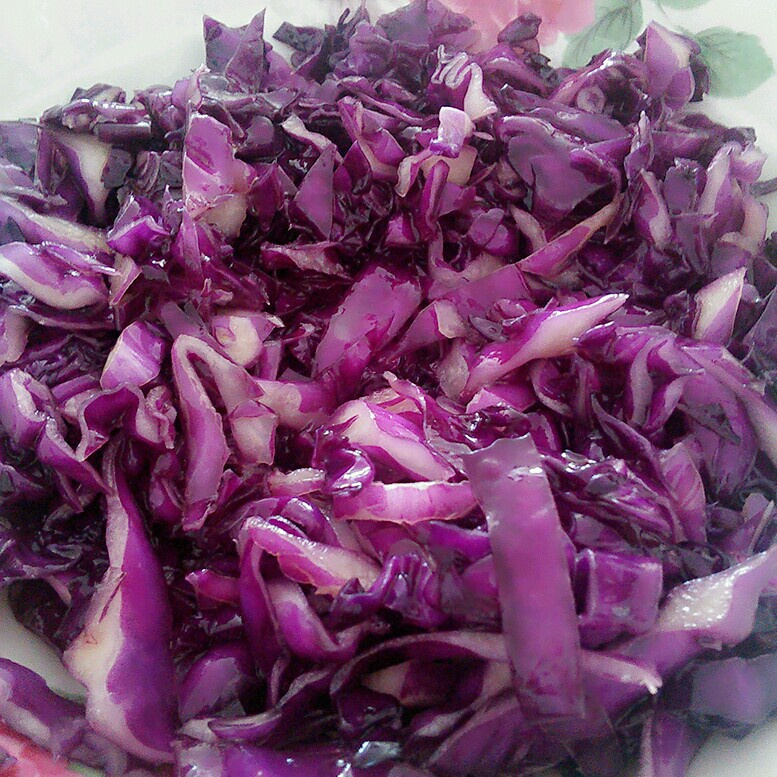 脆而清淡的素食凉拌紫包菜
