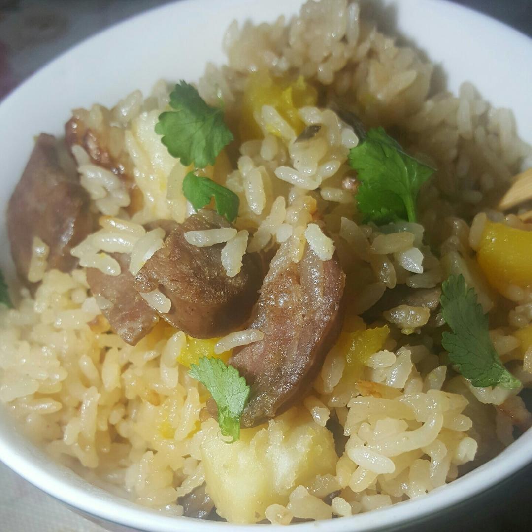 香菇腊肠土豆焖饭