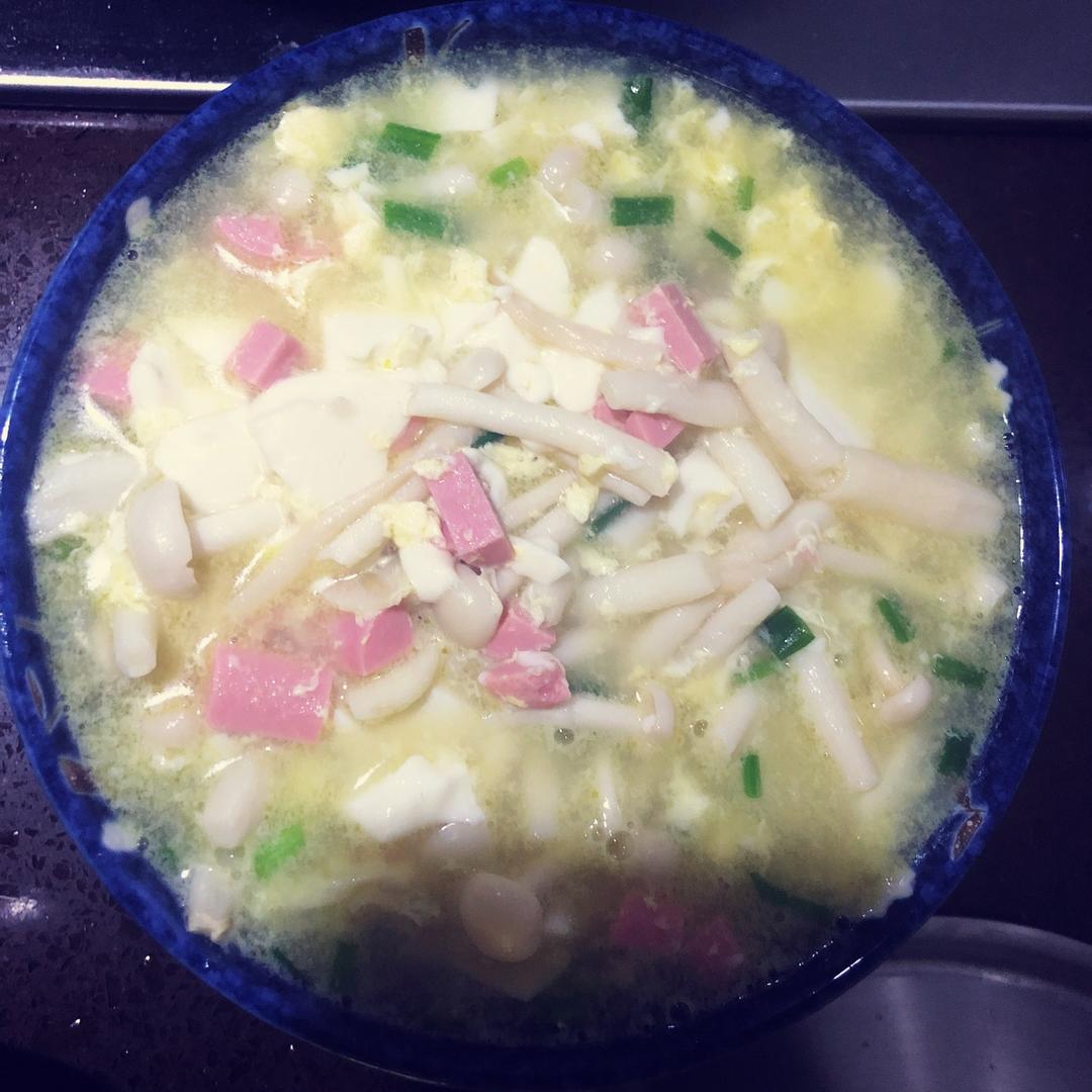 鲜掉眉毛的菌菇豆腐汤