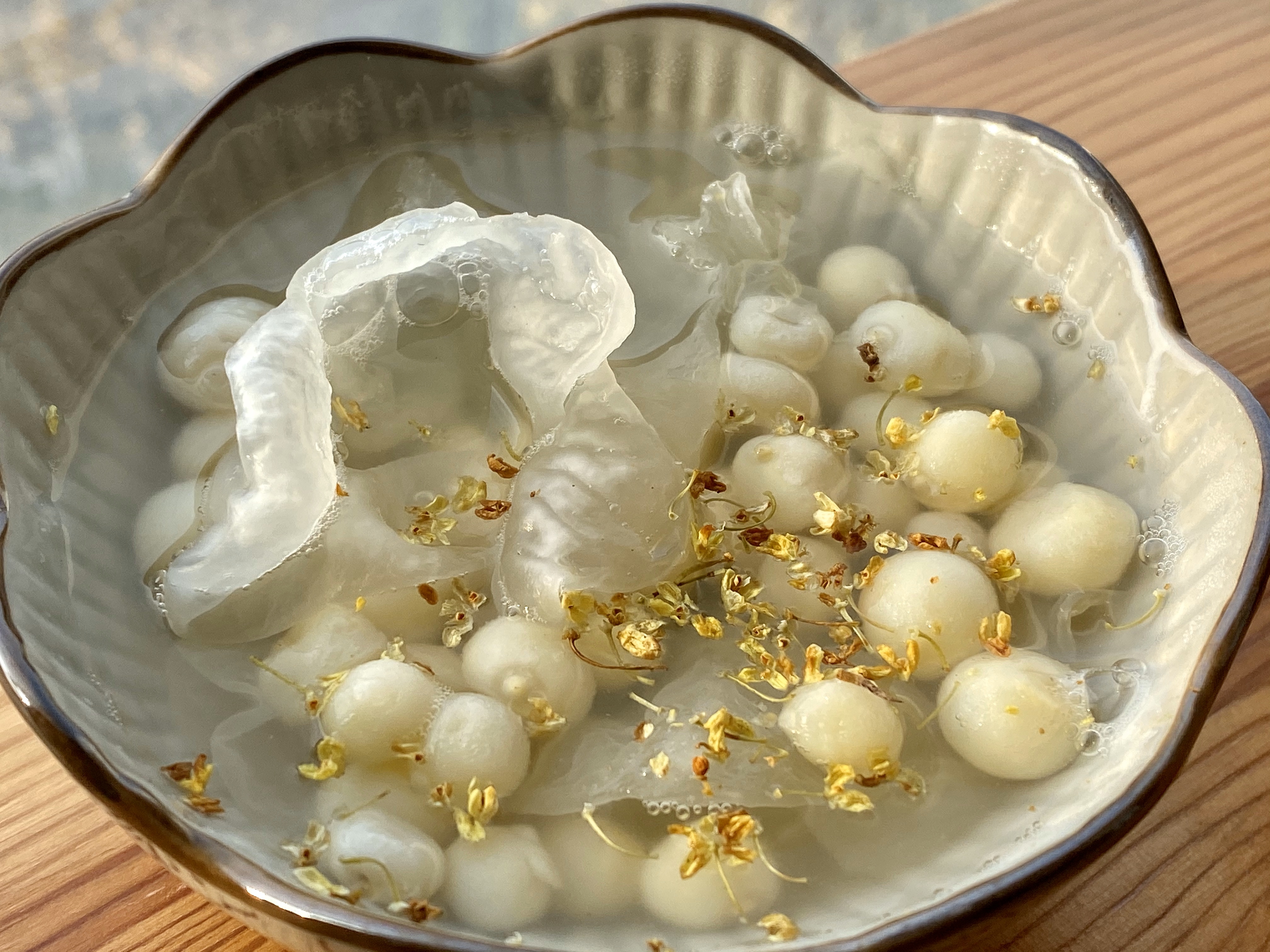 滋阴祛湿润肺的糖水鸡头米的做法